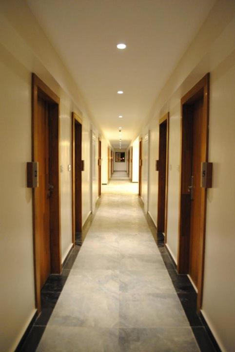 Hotel Landmark Ratnāgiri Exterior foto