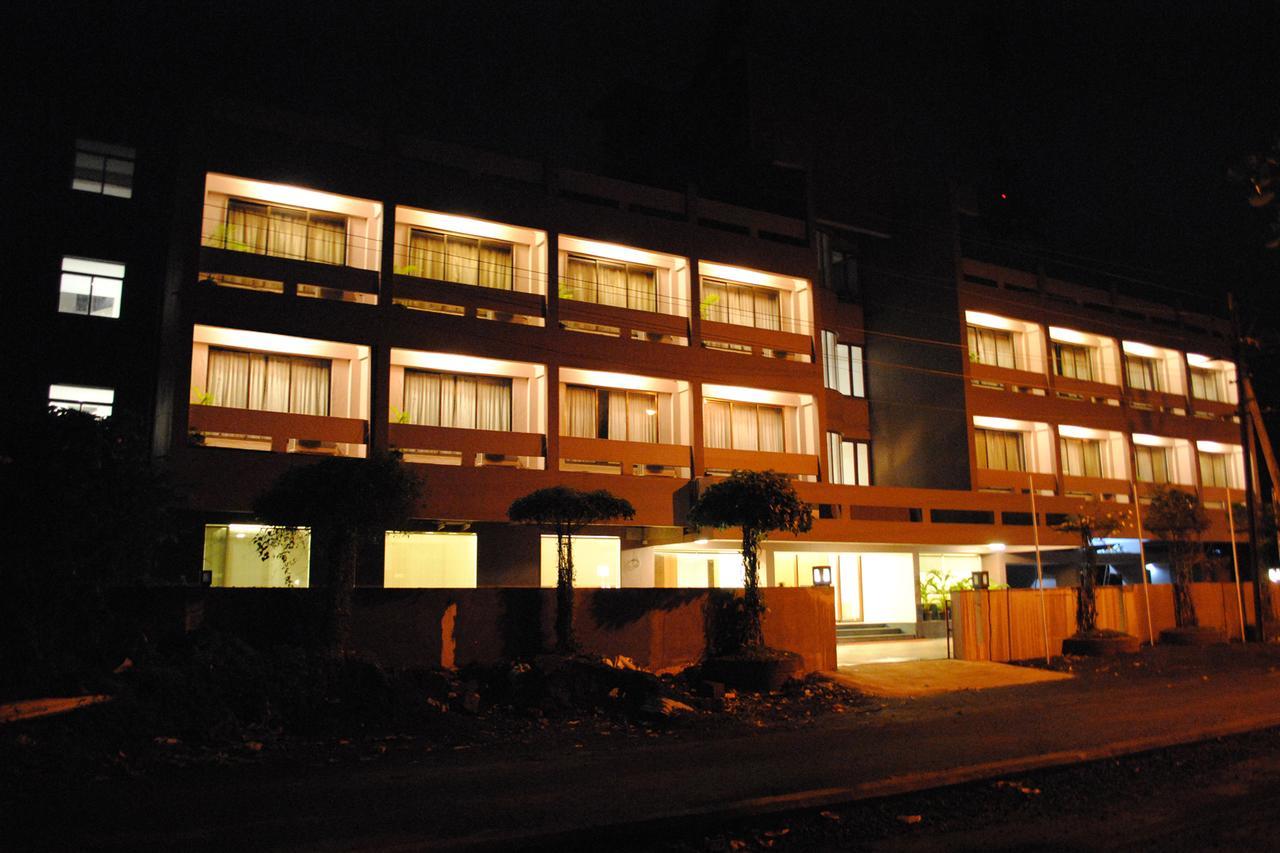 Hotel Landmark Ratnāgiri Exterior foto
