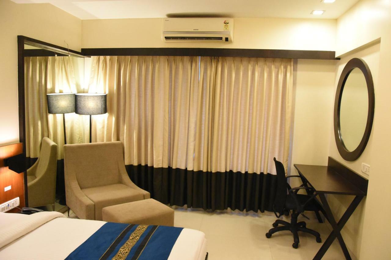 Hotel Landmark Ratnāgiri Exterior foto